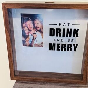 Cork/bottle cap holder and photo frame